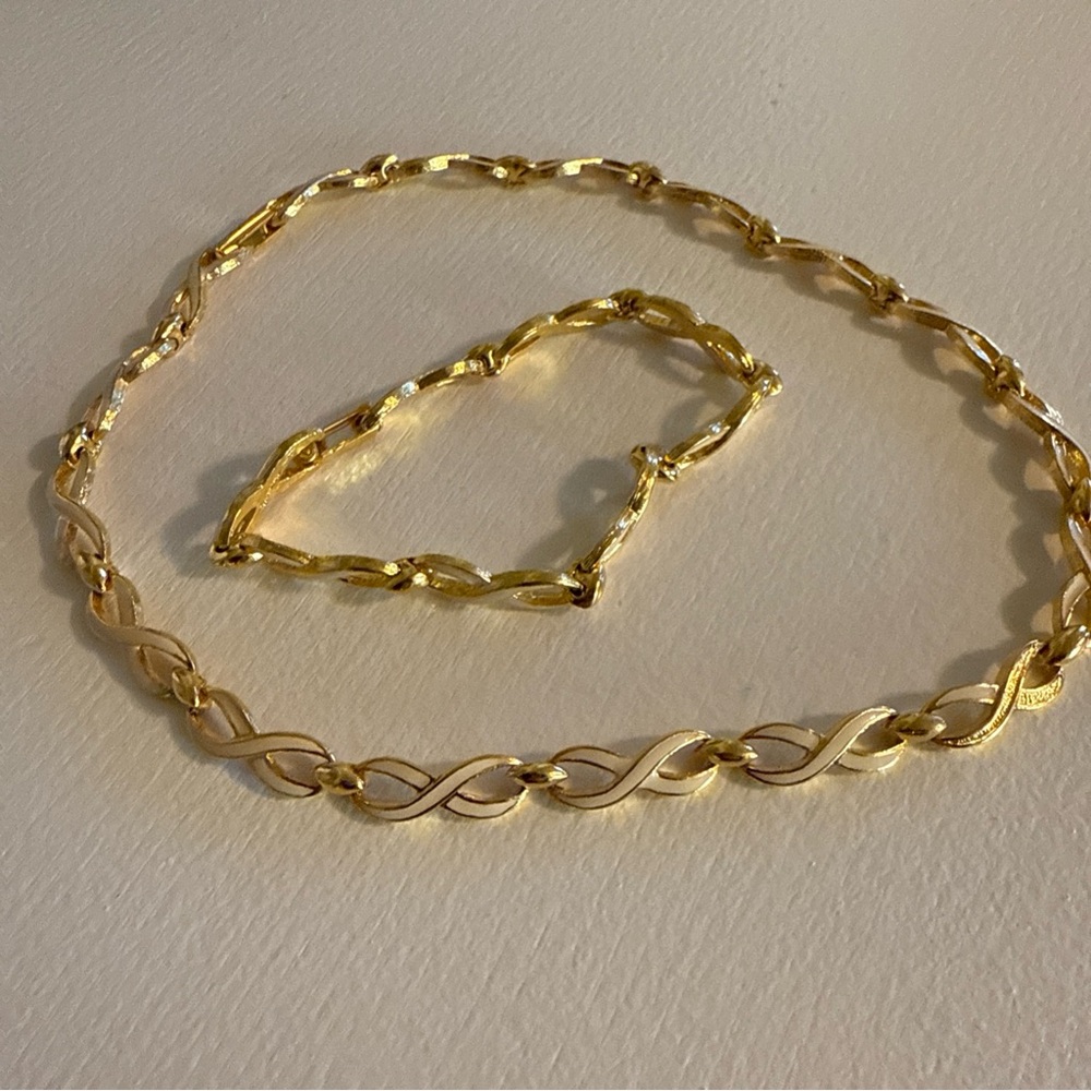 VTG Necklace and Bracelet Gold Tone Cream Enamel Infinity Links 80s Thailand